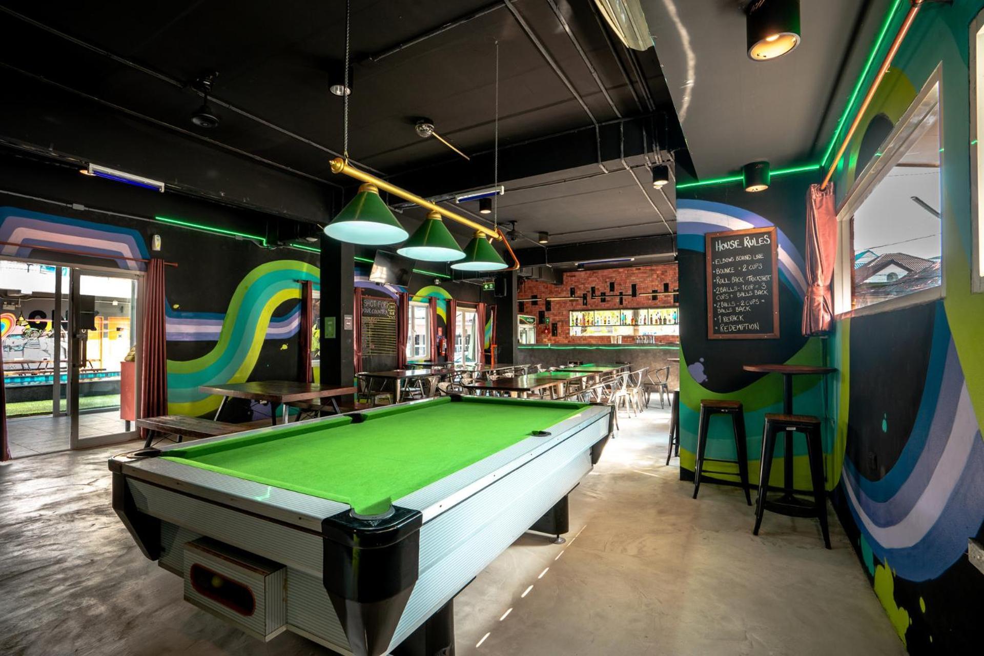 Mad Monkey Hostel *